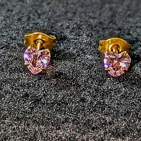 JUST J AND M Jewelry - JUST J AND M. LIGHT PINK. CRYSTAL HEART EARRINGS.